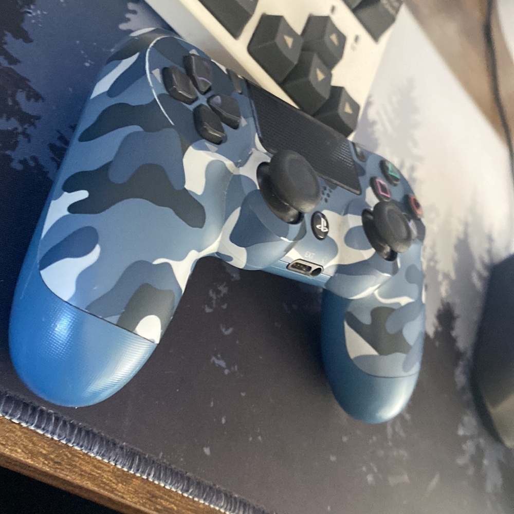 PS4 controller - Picture 2 of 3